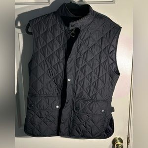 Barbour Mens Quilted Vest
Size Medium, navy blue 
New without tags.